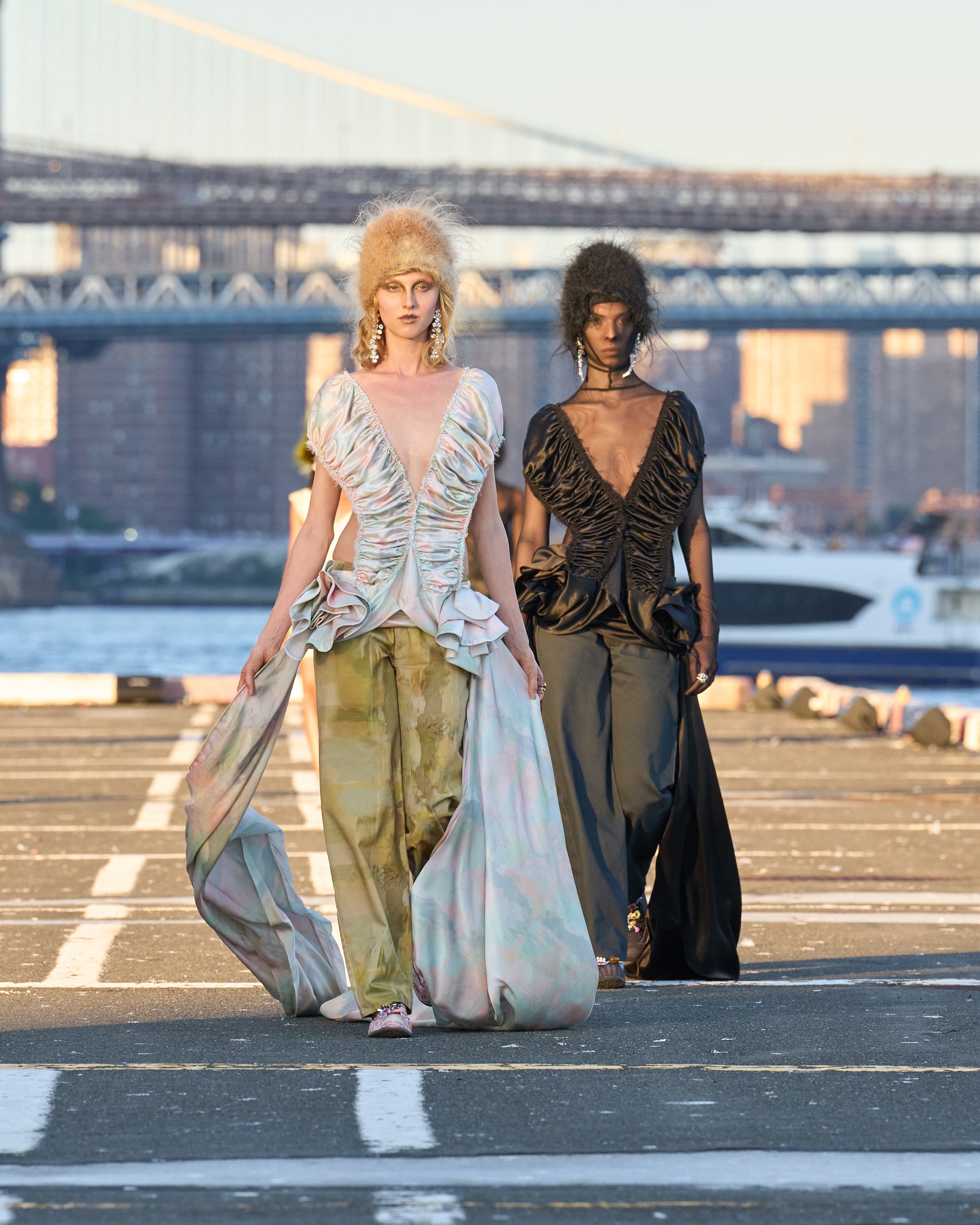 Gold Runway - Collina Strada